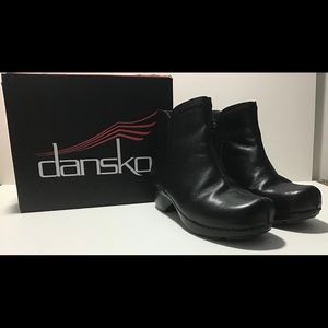 BRAND NEW DANSKO Scout Shoe/Boot SIZE 8